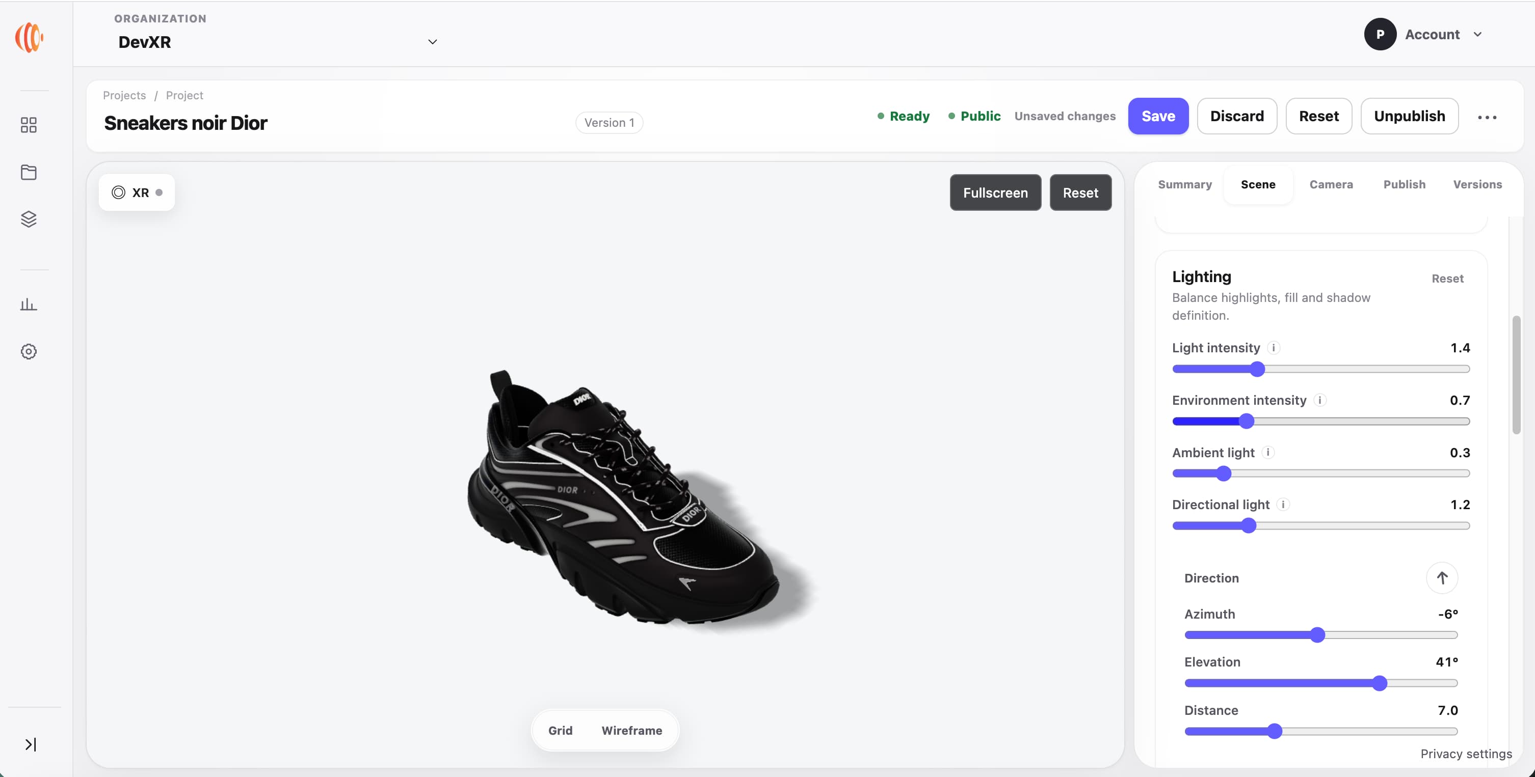 Interface DevXR Studio affichant un modèle 3D de sneaker et les réglages de lumière de la scène